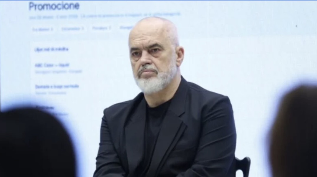 Rama nis “spastrimet” në administratë, i kërkon ministrave dorëheqjet e të gjithë drejtorëve të institucioneve